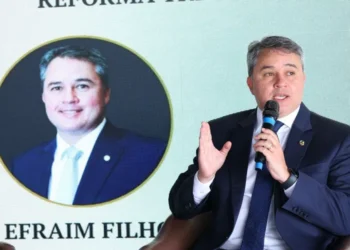 Efraim garante que candidatura ao governo é “irreversível” e já projeta disputa em segundo turno em 2026