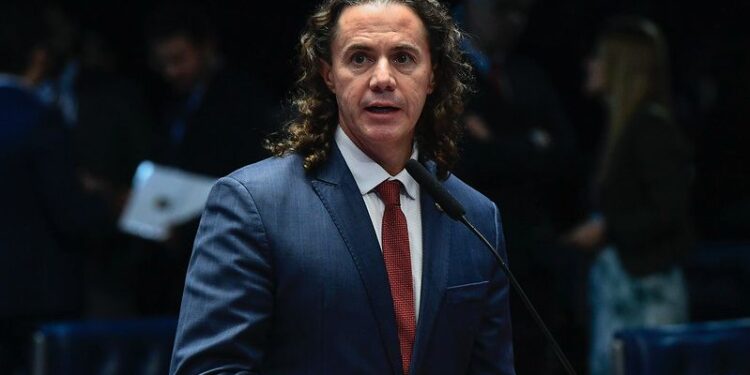 Veneziano exalta aprovação de proteção a crianças em ambientes digitais, mas alerta para a necessidade de proteger todos os usuários