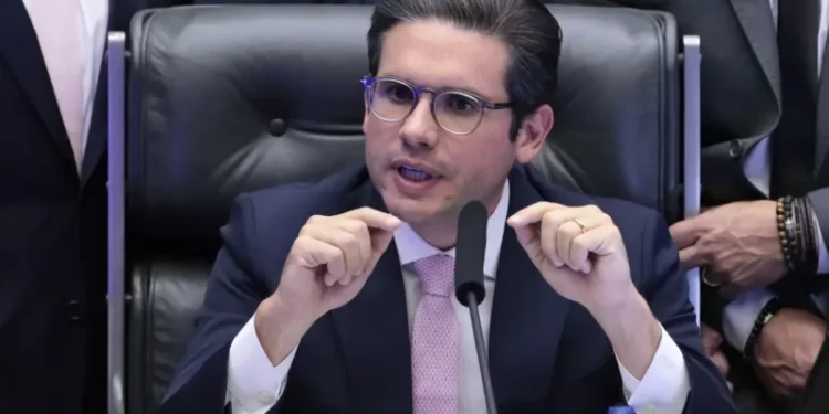 Hugo Motta mostra liderança e pauta votações históricas na Câmara dos Deputados