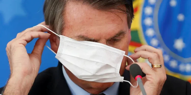 Dino determina abertura de inquérito para investigar gestão Bolsonaro na pandemia da covid-19