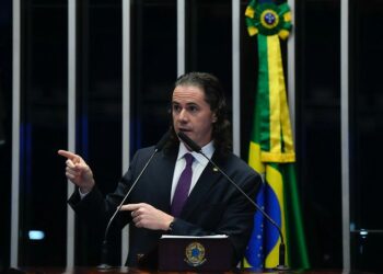 Na tribuna, Veneziano registra 30 anos da partida do ex-governador e ex-senador Antônio Mariz: “legado permanece vivo”