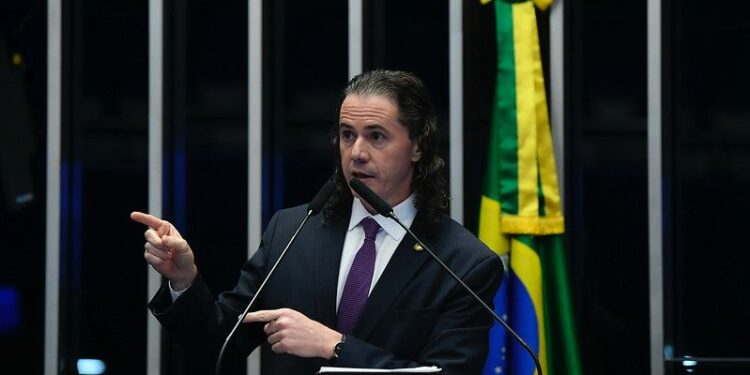 Na tribuna, Veneziano registra 30 anos da partida do ex-governador e ex-senador Antônio Mariz: “legado permanece vivo”