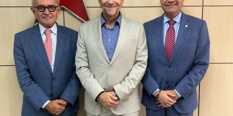 Cícero Lucena se reúne em Brasília com presidente nacional do PT, Edinho Silva