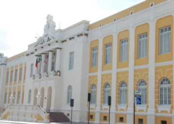 Justiça decide pela inconstitucionalidade de bolsa que remunera desempenho de professores e policiais na Paraíba