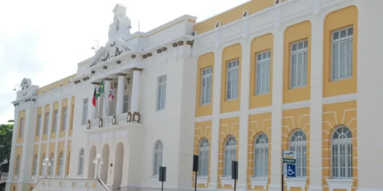 Justiça decide pela inconstitucionalidade de bolsa que remunera desempenho de professores e policiais na Paraíba