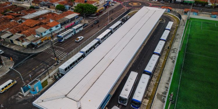 Cícero Lucena entrega 10 novos ônibus e consolida João Pessoa como a 3ª frota mais nova do Nordeste