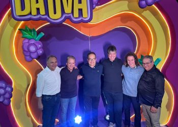 Veneziano participa da Festa da Uva em Natuba e prefeito Linsinho reafirma compromissos com o Senador