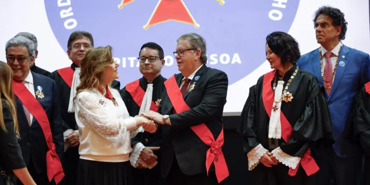 João Azevêdo é homenageado em solenidade do TRT-PB e destaca importância de parcerias com o Tribunal