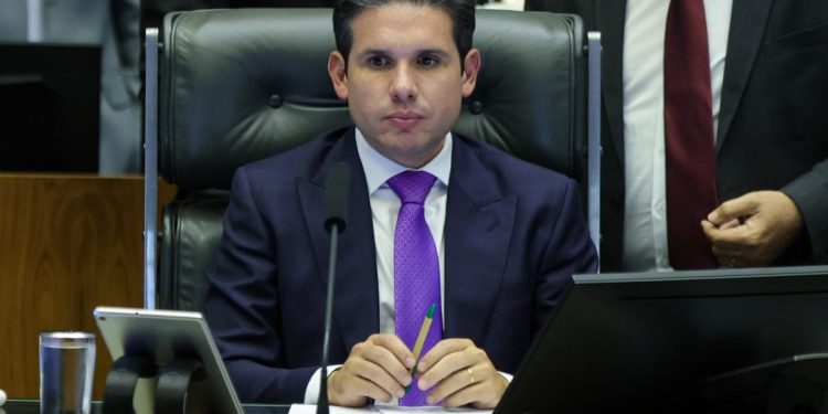 Câmara terá semana de votação de projetos sobre educação, diz Hugo Motta
