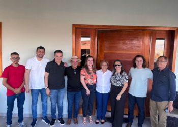 Veneziano participa de entrega de obras em Poço José de Moura e recebe reafirmação de apoio de prefeitos à sua reeleição