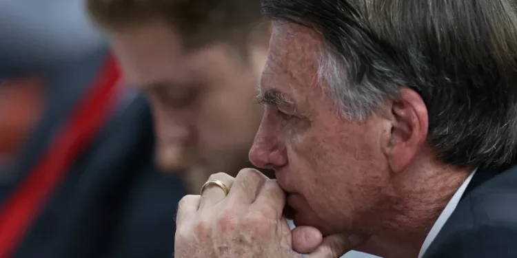 Moraes determina início do cumprimento da pena de Bolsonaro em regime fechado