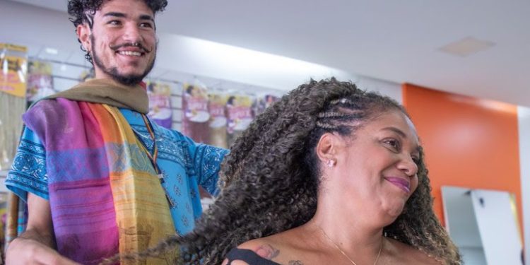 Desemprego fica em 5,6% no trimestre até setembro, menor nível da série iniciada em 2012