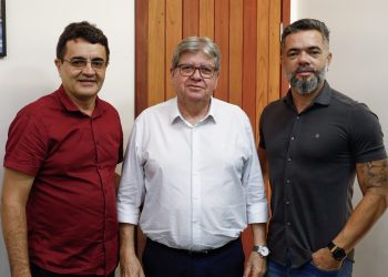 João Azevêdo anuncia atualização do PCCR dos jornalistas e criação do PCCR da Orquestra Sinfônica