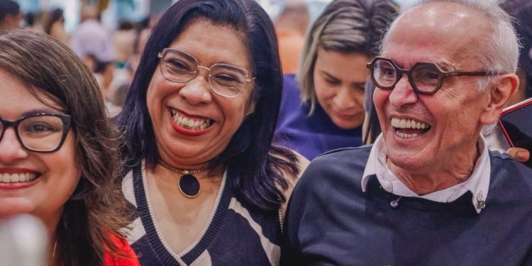 Cícero Lucena e Leo Bezerra exaltam reconhecimento dos profissionais da Educação