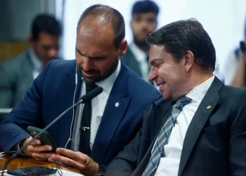 Mesa Diretora da Câmara deve avaliar os casos de Ramagem e Eduardo Bolsonaro até quarta