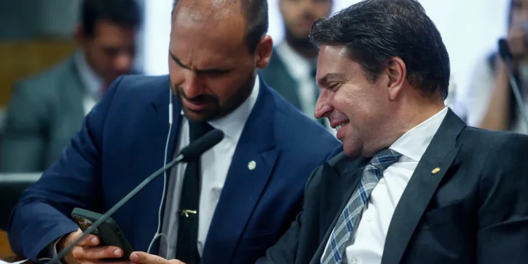 Mesa Diretora da Câmara deve avaliar os casos de Ramagem e Eduardo Bolsonaro até quarta