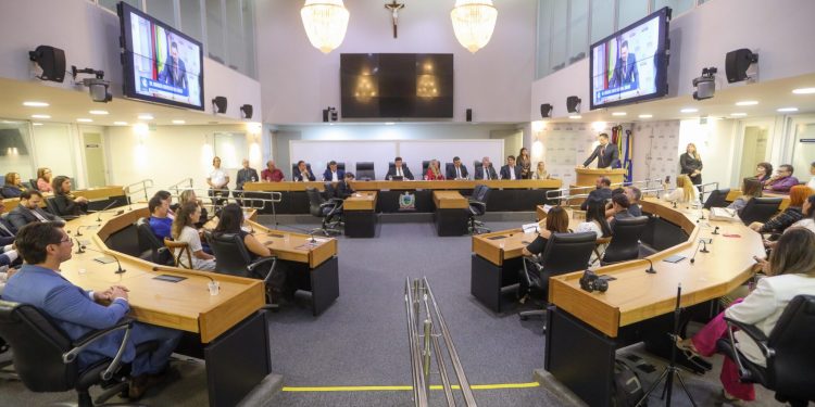 ALPB tem sessão extraordinária nesta sexta-feira para gratificação da PM e taxas em cartórios