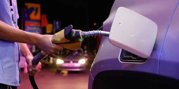 Petrobras reduz preço da gasolina em 5,2% para distribuidoras; diminuição é de R$0,14 centavos