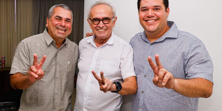 Grupos de oposição de São José dos Ramos, Juarez Távora e Cacimba de Dentro declaram apoio a Cícero