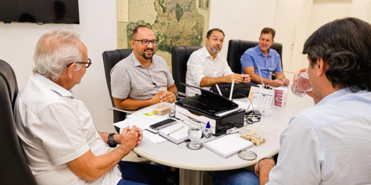 Cícero Lucena renova patrocínio da Prefeitura ao Botafogo-PB e amplia ações sociais