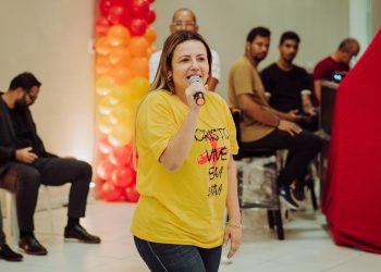 Prefeita de Bayeux participa de ação no Bairro do Baralho e agradece parceria com líder religioso