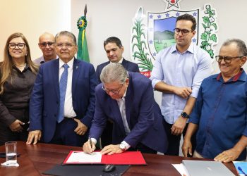 João Azevêdo autoriza construção de rodovia de R$ 33 milhões ligando Pocinhos a Olivedos