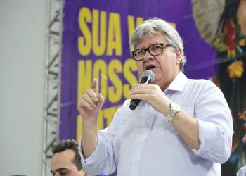 Servidores da Paraíba terão reajuste salarial linear de 10%, anuncia governador