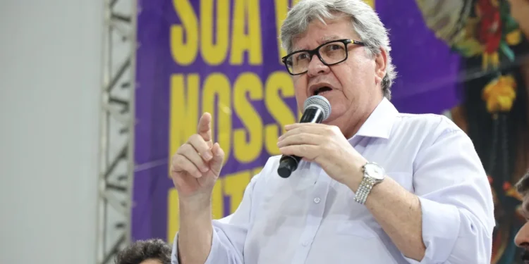 Servidores da Paraíba terão reajuste salarial linear de 10%, anuncia governador