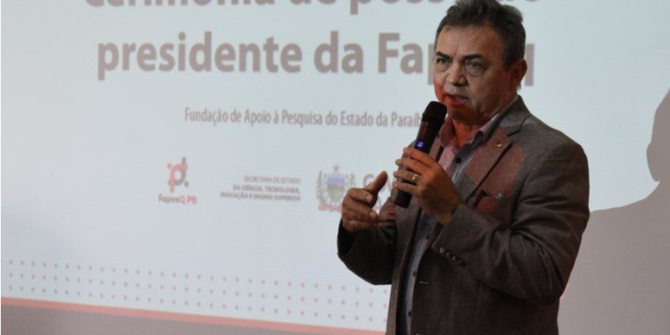 Ex-reitor da UEPB pede exoneração e deixa o governo do Estado