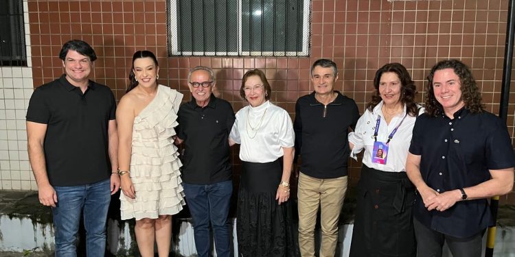 Ao lado de Cícero, Veneziano participa da Festa da Luz em Guarabira e prefeita Léa agradece R$ 1,5 milhão em asfaltamento