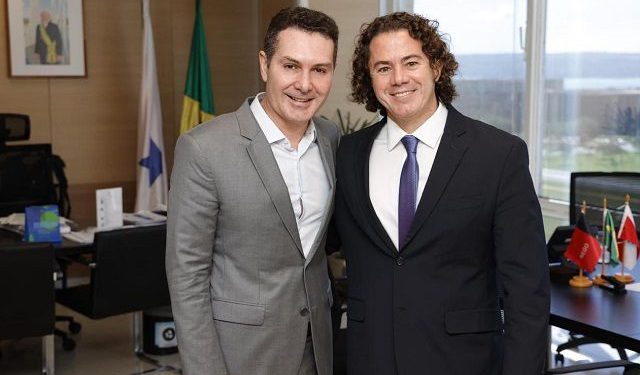 Ministro das Cidades Jader Filho comunica a Veneziano habilitação de Campina Grande para financiamento do VLT