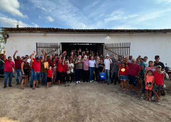 Ao lado de Luiz Couto, Ana Cláudia debate prioridades de ações e investimentos para comunidades rurais da região de Solânea