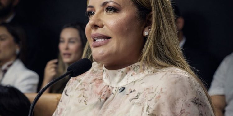 Prefeita Tacyanna Leitão abre ano legislativo e faz balanço da gestão, que vem transformando Bayeux