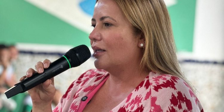 Prefeita Tacyana Leitão abre ano letivo e destaca investimentos inéditos na educação de Bayeux