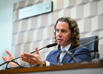 Veneziano anuncia posição favorável à PEC que propõe a jornada de trabalho 5×2, com redução para 36 horas semanais