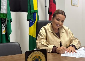 Prefeita Tacyana Leitão anuncia reajuste de 5,4% para professores e convoca 80 concursados em Bayeux