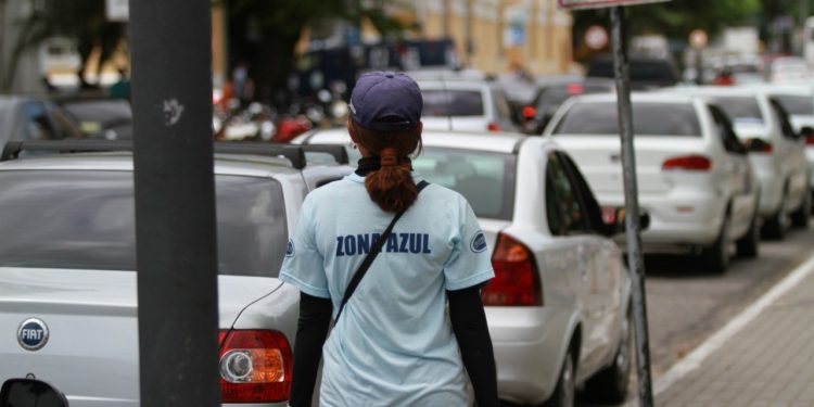 Zona Azul Digital de João Pessoa orienta motoristas a conferirem dados antes de emitir tíquete