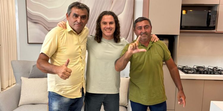 Ex-prefeito de Vista Serrana e grupo da situação declaram apoio à reeleição do senador Veneziano