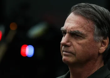 Zanin vota para manter Bolsonaro preso e STF forma maioria contra prisão domiciliar