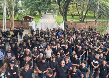 Policiais civis, penais e militares protestam em frente à Granja Santana por reajuste salarial na Paraíba