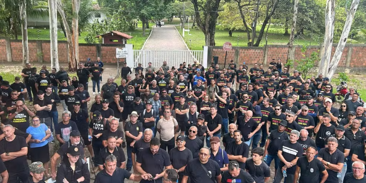 Policiais civis, penais e militares protestam em frente à Granja Santana por reajuste salarial na Paraíba