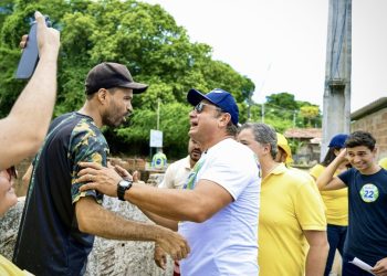 Walber Virgolino realiza passeata no Renascer e destaca sentimento de mudança em Cabedelo