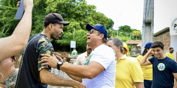 Walber Virgolino realiza passeata no Renascer e destaca sentimento de mudança em Cabedelo