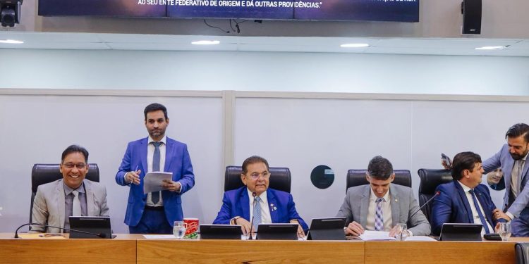 ALPB mantém aprovação de projeto para pessoas em situação de rua que queiram voltar ao estado