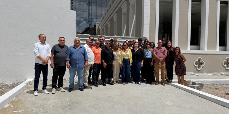 Presidente da CMJP realiza visita técnica nas obras da nova sede e prevê entrega para abril