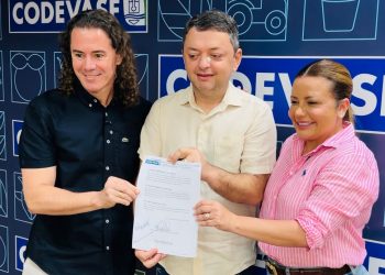 Tacyana Leitão assina Ordem de Serviço de quase R$ 2 milhões para pavimentação em Bayeux