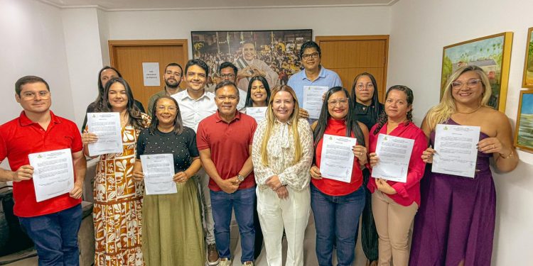 Prefeitura de Bayeux empossa novos professores aprovados em concurso público