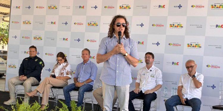 Ministério da Saúde entrega ambulâncias do SAMU reivindicadas por Veneziano para diversas cidades da Paraíba