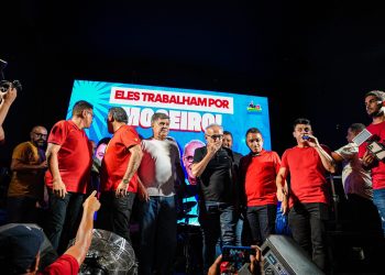 Cícero é recebido por multidão em Mogeiro em ato de adesão do prefeito Antônio Ferreira