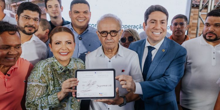 Tacyana e Cícero assinam convênio para reforma da histórica Ponte do Baralho, em Bayeux